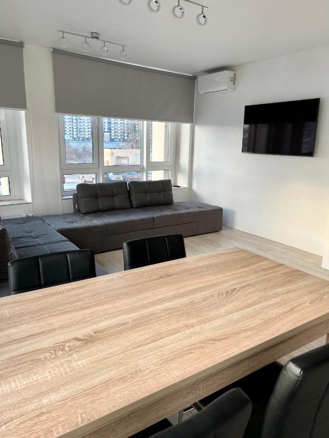 New 3 Rooms Apartment Near The Metro Station Kiev Eksteriør billede