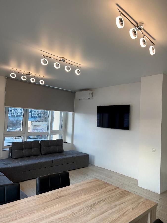 New 3 Rooms Apartment Near The Metro Station Kiev Eksteriør billede