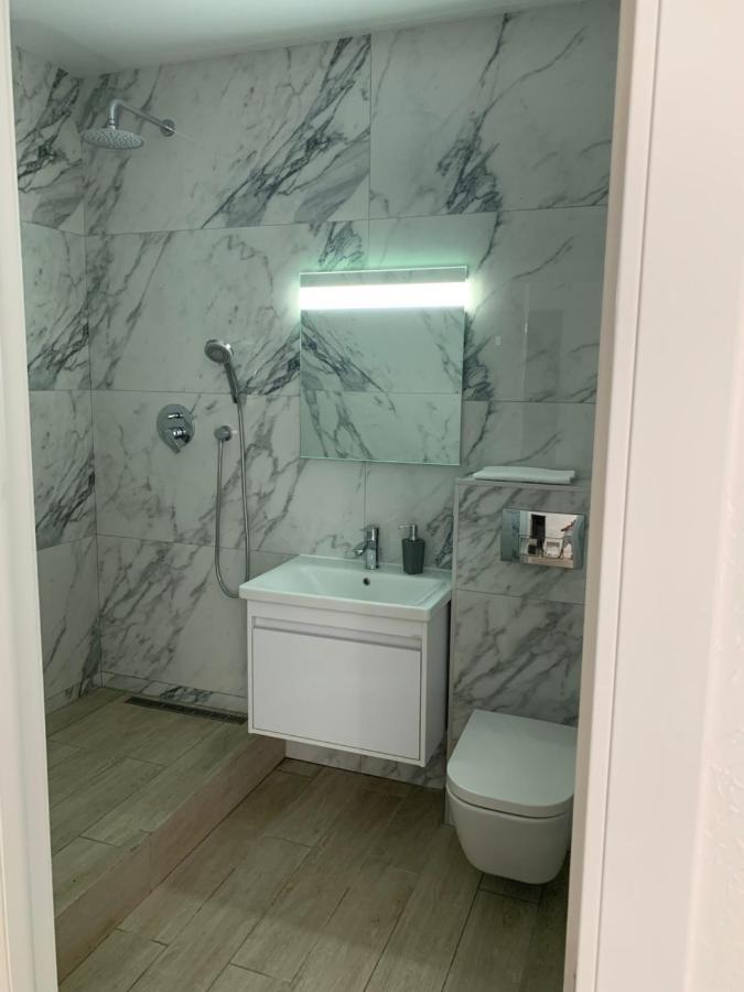 New 3 Rooms Apartment Near The Metro Station Kiev Eksteriør billede