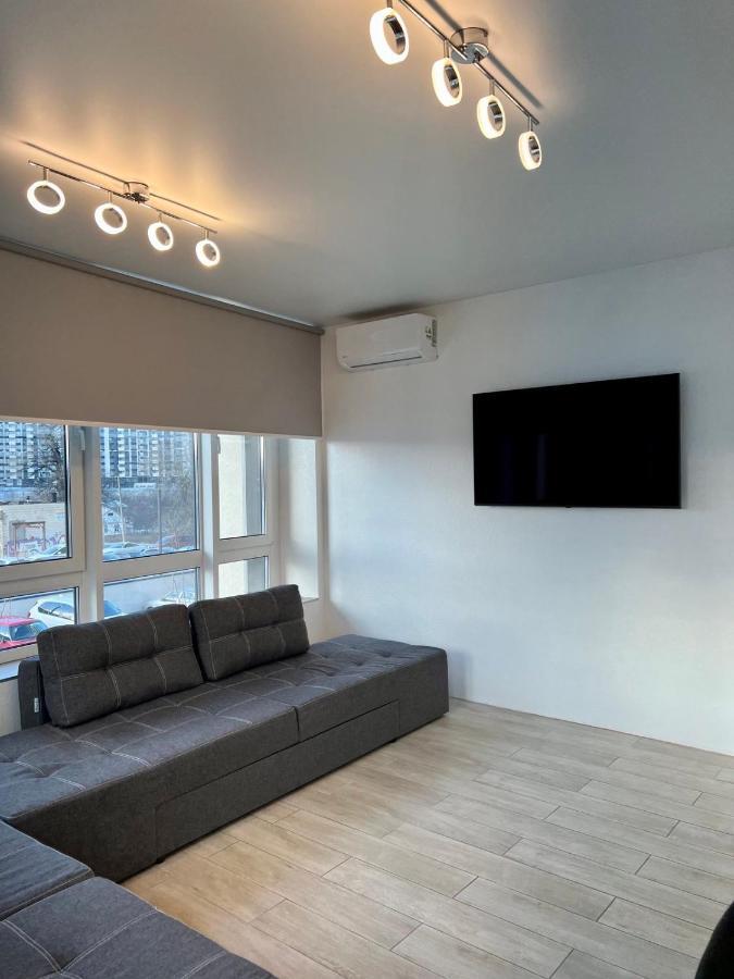 New 3 Rooms Apartment Near The Metro Station Kiev Eksteriør billede
